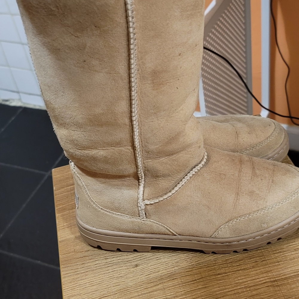 Uggs - image 3